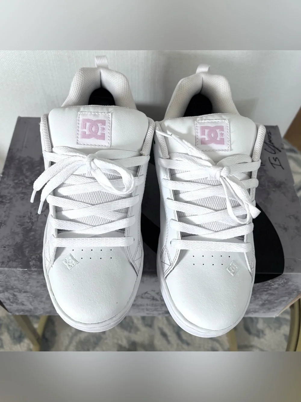 DC Shoes Court Graffik White Pink Patent Leather Size 9 Chunky Skate Sneakers
